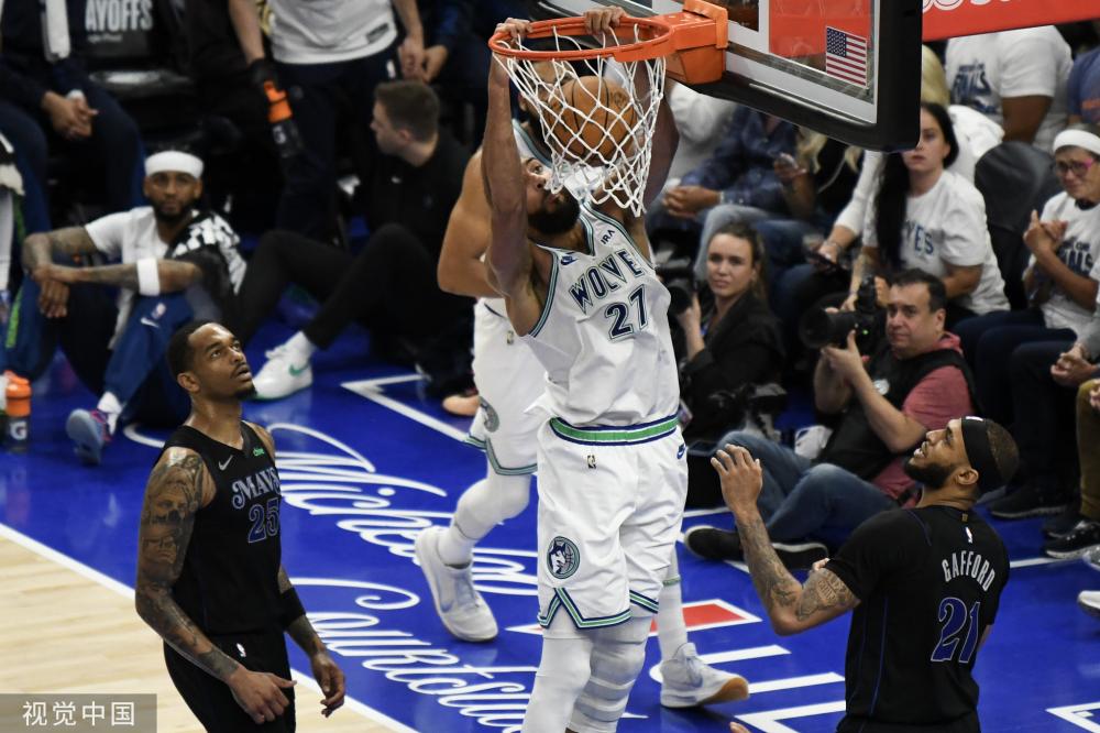 他多次迫使 他多次迫使